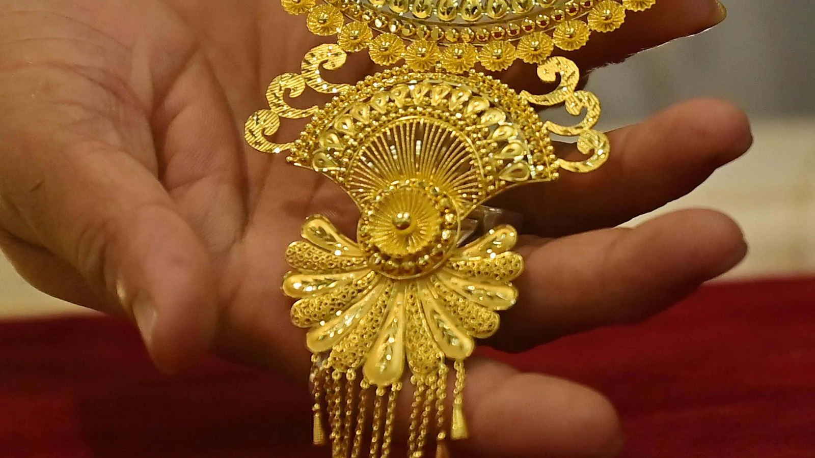 Gold Price Drop: தங்கம் வாங்க சரியான நேரம்! 3 நாட்களில் ரூ.36,000 குறைவு!